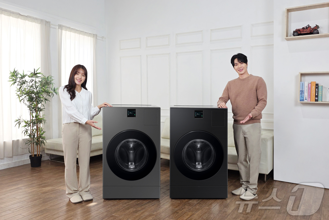 (서울=뉴스1) = 삼성전자가 올인원 세탁건조기 '비스포크 AI 콤보' 신규 색상 2종을 추가로 출시한다고 6일 밝혔다.이번에 출시하는 '비스포크 AI 콤보' 세탁 25kg ·건조 …