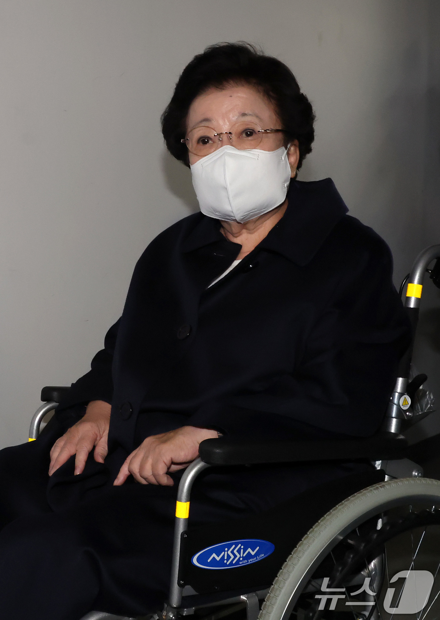 (서울=뉴스1) 김성진 기자 = 이배용 전 국가교육위원장이 6일 서울 종로구 KT광화문빌딩에 마련된 김건희 특검(특별검사 민중기) 사무실에 참고인 조사를 받기 위해 출석하고 있다. …