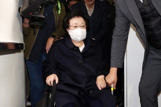 '김건희 내용 삭제' 이배용 비서·기사, 혐의 부인…李 "증거 위법수집"