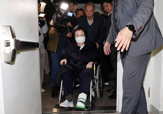 수능날 이배용 전 국가교육위원장 김건희특검에 소환…두번째 조사