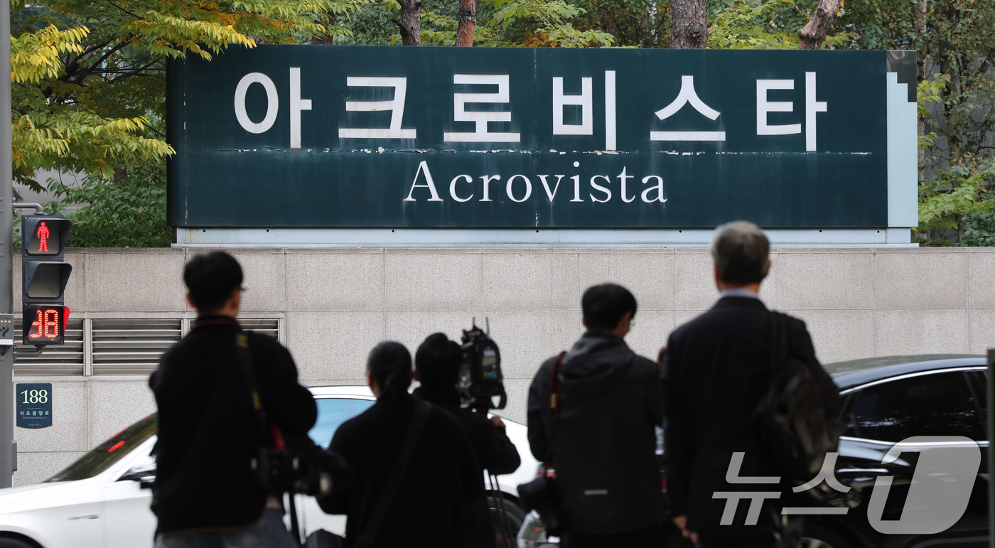 (서울=뉴스1) 박지혜 기자 = 김건희 여사의 각종 의혹을 수사하는 민중기 특별검사팀이 6일 대통령 관저 이전 의혹과 관련해 윤석열 전 대통령 부부 주거지 등에 대한 강제수사에 착 …