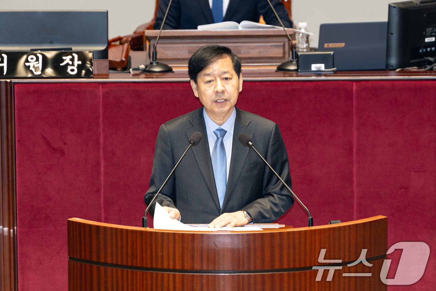 본문 이미지 - 구윤철 경제부총리 겸 기획재정부 장관이 6일 서울 여의도 국회에서 열린 제429회국회&#40;정기회&#41; 예산결산특별위원회 제3차 전체회의에서 2026년도 정부 예산안 제안 설명을 하고 있다. 2025.11.6/뉴스1 ⓒ News1 이승배 기자