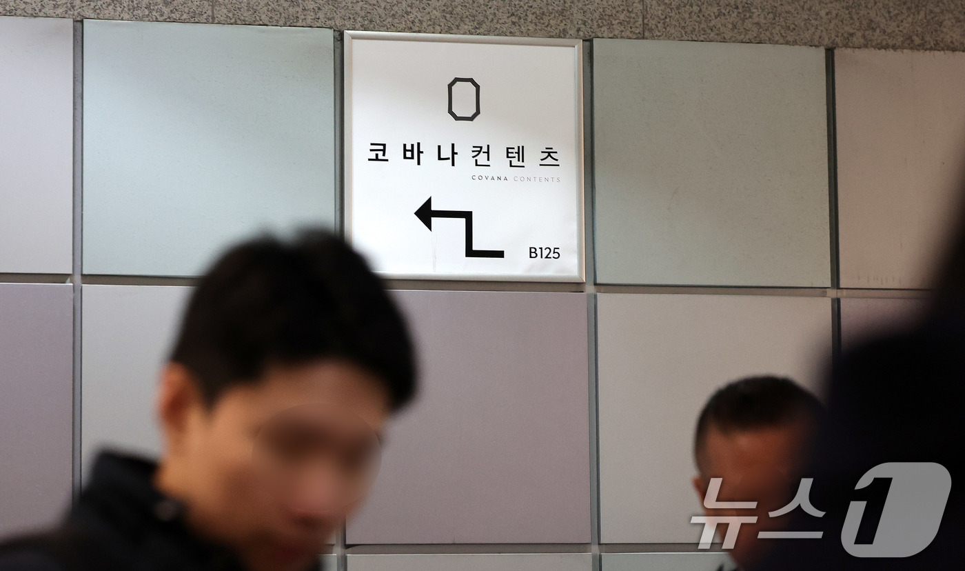 (서울=뉴스1) 박지혜 기자 = 김건희 여사의 각종 의혹을 수사하는 민중기 특별검사팀이 6일 대통령 관저 이전 의혹과 관련해 윤석열 전 대통령 부부 주거지 등에 대한 강제수사에 착 …