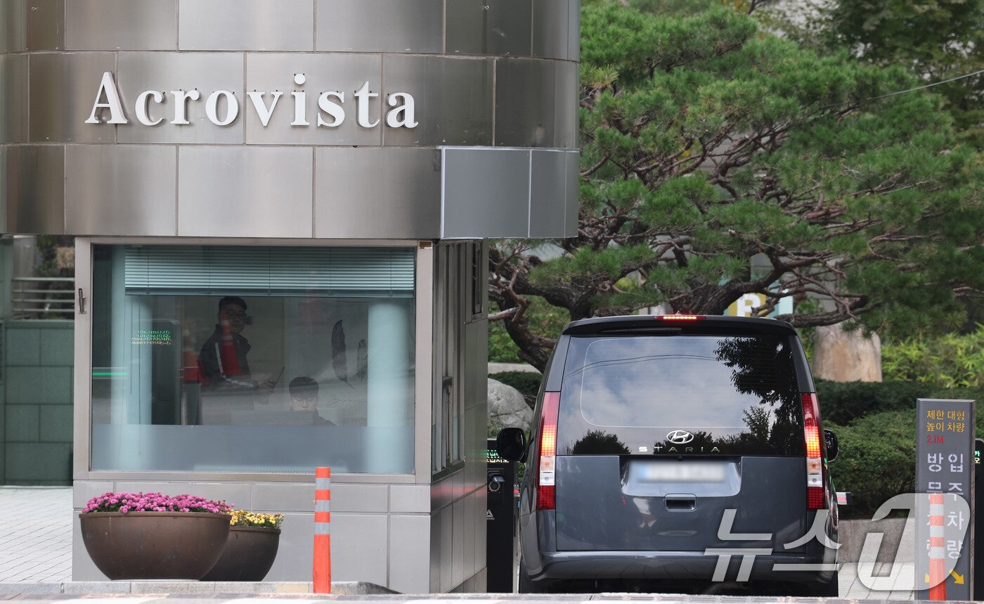 본문 이미지 - 김건희 여사의 각종 의혹을 수사하는 민중기 특별검사팀이 6일 대통령 관저 이전 의혹과 관련해 윤석열 전 대통령 부부 주거지 등에 대한 강제수사에 착수했다. 2025.11.6/뉴스1 ⓒ News1 박지혜 기자