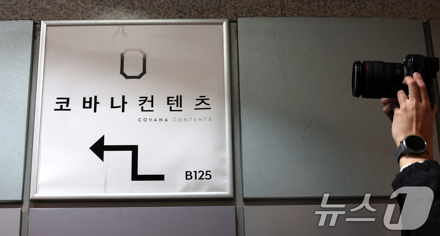 (서울=뉴스1) 박지혜 기자 = 김건희 여사의 각종 의혹을 수사하는 민중기 특별검사팀이 6일 대통령 관저 이전 의혹과 관련해 윤석열 전 대통령 부부 주거지 등에 대한 강제수사에 착 …