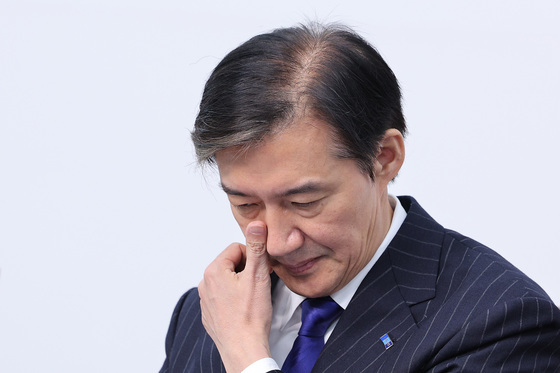 당대표로 돌아올 조국…'4% 당 지지율·내년 지선' 난제