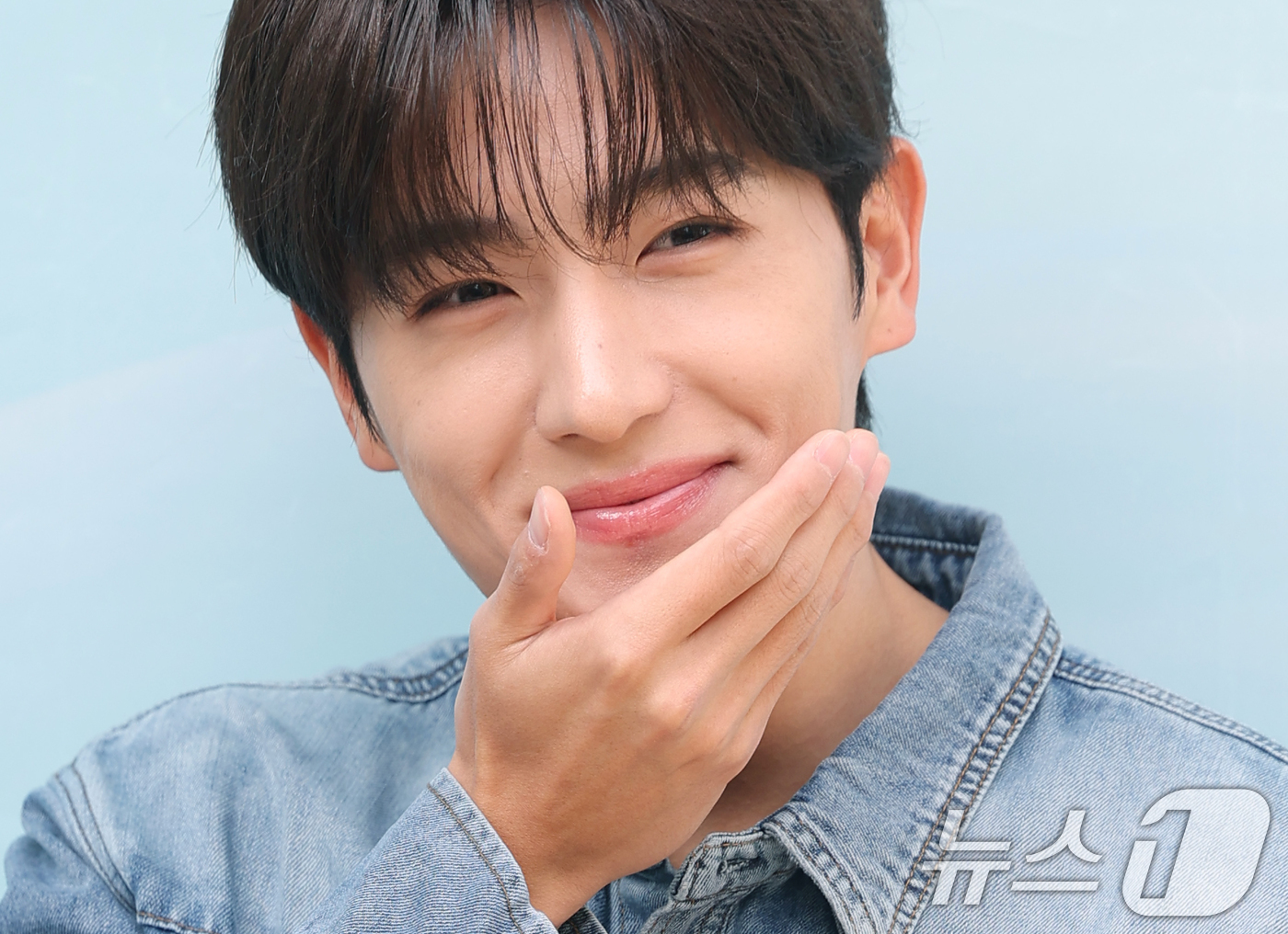 (서울=뉴스1) 권현진 기자 = 더보이즈 현재가 6일 서울 성동구 올리브영N 성수에서 열린 팝업스토어 오픈 행사에 참석해 포즈를 취하고 있다. 2025.11.6/뉴스1