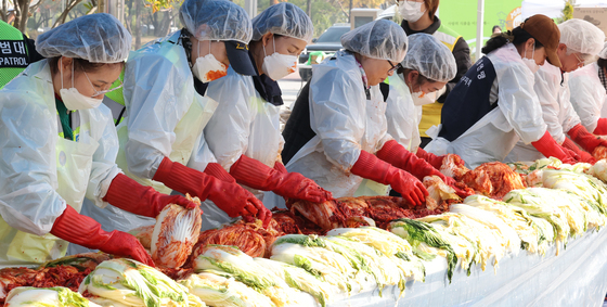 김장나눔하는 대전 서구 봉사자