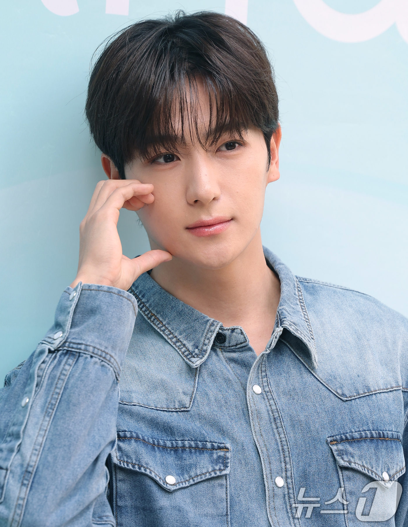 (서울=뉴스1) 권현진 기자 = 더보이즈 현재가 6일 서울 성동구 올리브영N 성수에서 열린 팝업스토어 오픈 행사에 참석해 포즈를 취하고 있다. 2025.11.6/뉴스1