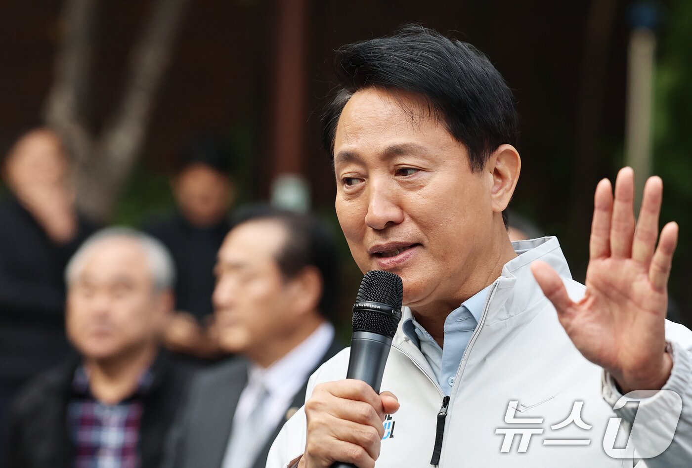 본문 이미지 - 오세훈 서울시장이 6일 오전 서울 성북구 장위 13 재정비촉진구역 현장에서 열린 주민 간담회에서 발언하고 있다. 2025.11.6/뉴스1 ⓒ News1 오대일 기자