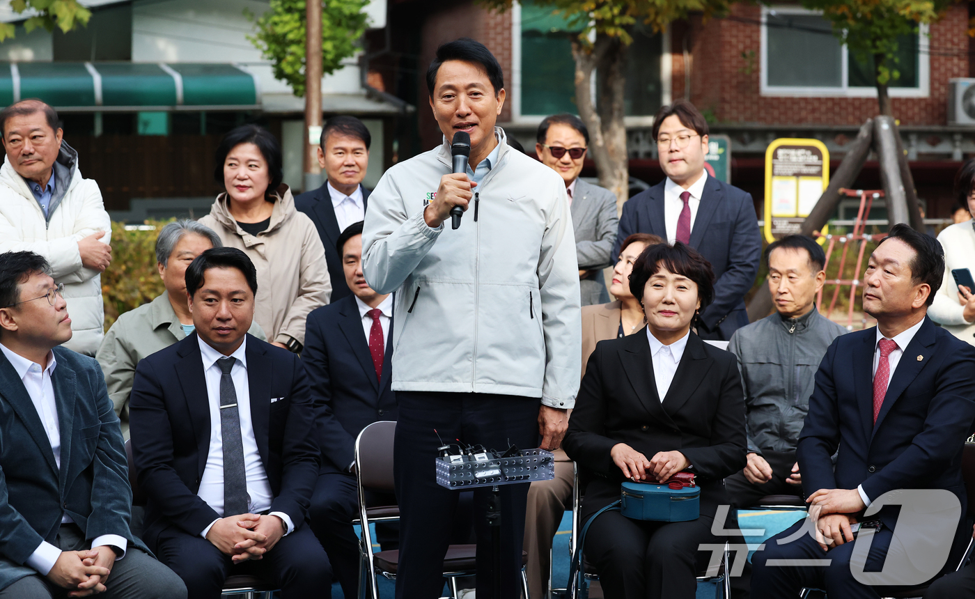 (서울=뉴스1) 오대일 기자 = 오세훈 서울시장이 6일 오전 서울 성북구 장위 13 재정비촉진구역 현장에서 열린 주민 간담회에서 발언하고 있다.서울시는 10년 만에 사업을 재추진하 …