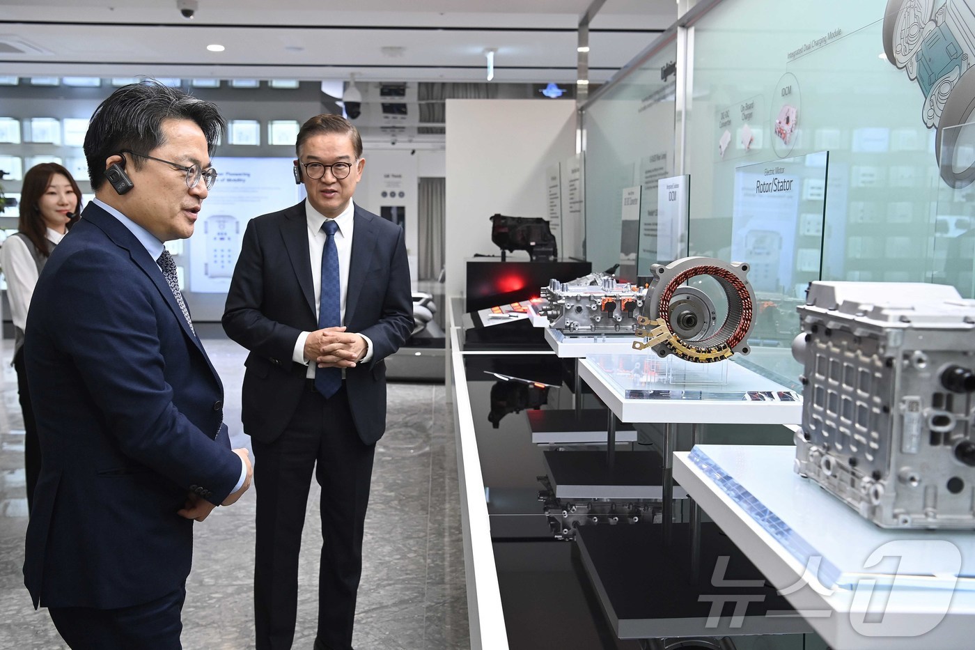 (서울=뉴스1) = 문신학 산업통상부 차관은 6일 오전 서울 강서구 LG사이언스파크에서 열린 제1차 산업기술전략대화에서 정수헌 LG사이언스파크 대표를 비롯한 LG 주요 계열사 최고 …