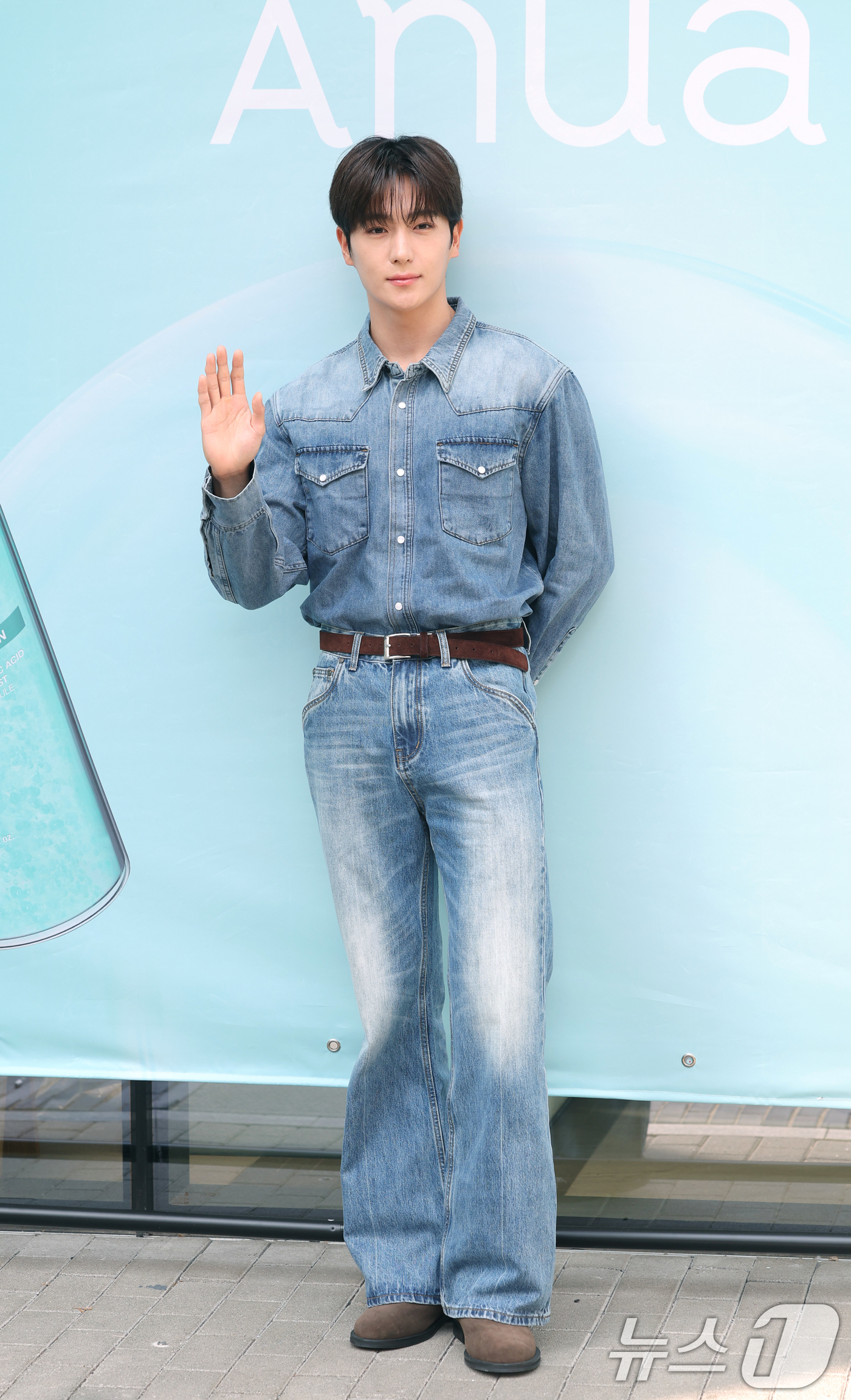 (서울=뉴스1) 권현진 기자 = 더보이즈 현재가 6일 서울 성동구 올리브영N 성수에서 열린 팝업스토어 오픈 행사에 참석해 포즈를 취하고 있다. 2025.11.6/뉴스1