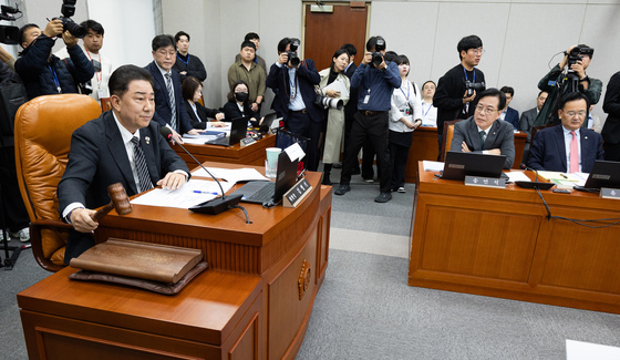 대통령실 국감, 김현지 놓고 '배치기'…"꽁꽁 숨겨" "삼류소설"(종합)