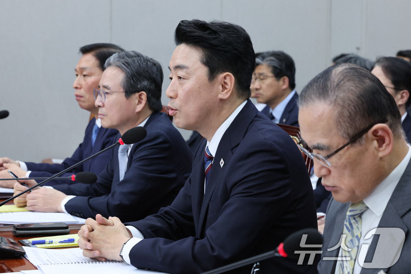 (서울=뉴스1) 신웅수 기자 = 강훈식 대통령 비서실장이 6일 서울 여의도 국회에서 열린 국회운영위원회의 대통령비서실 등에 대한 국정감사에서 의원 질의에 답변하고 있다. 2025. …