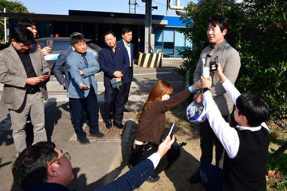 포항제철소 유해가스 누출 합동감식…"화학물질 취급구역서 사고 발생"