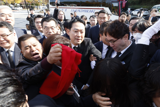 5·18 묘역서 발길 돌린 장동혁 "진정성 전달 안 돼…매달 호남 방문"