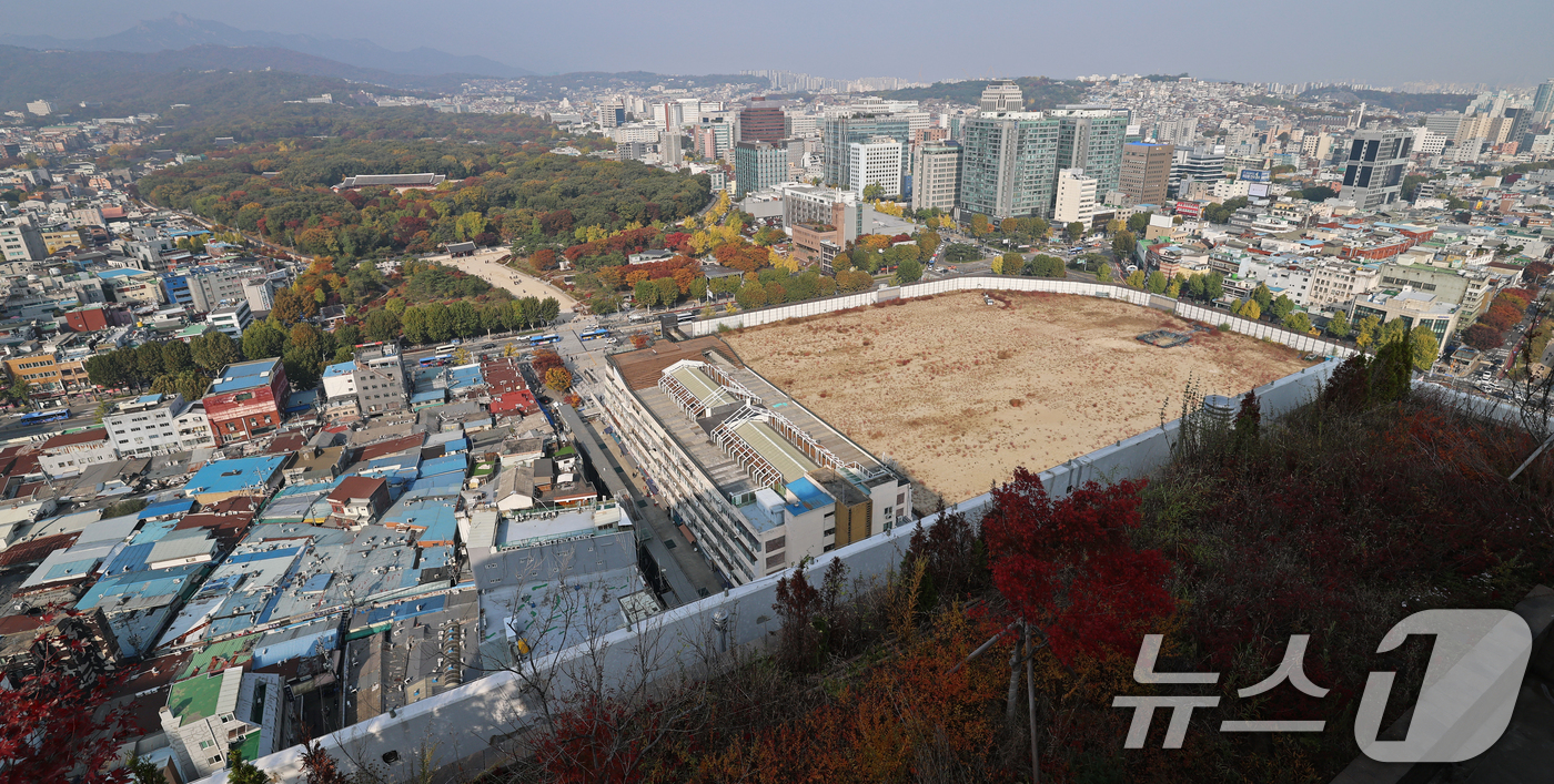 (서울=뉴스1) 오대일 기자 = 서울시가 국가유산청과 협의 없이 문화유산 인근 건설공사를 규제하는 조례 조항을 삭제한 것은 위법하지 않다는 대법원 판단이 6일 나왔다.이번 판결로 …