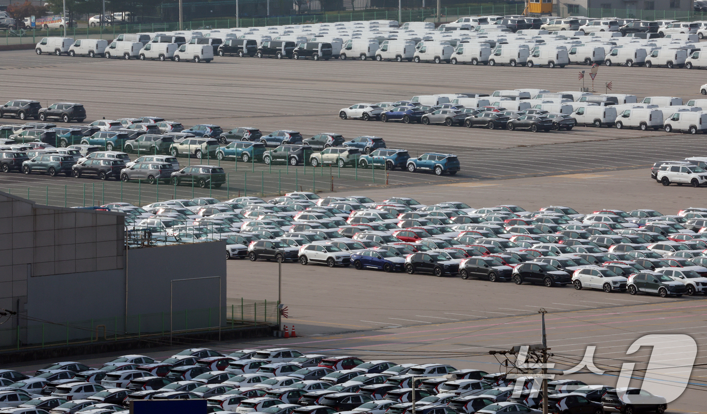 (평택=뉴스1) 김명섭 기자 = 한국은행이 6일 발표한 '2025년 9월 국제수지'에 따르면, 경상수지는 134억 7000만 달러 흑자로 잠정 집계됐다. 월별 경상수지로는 역대 2 …