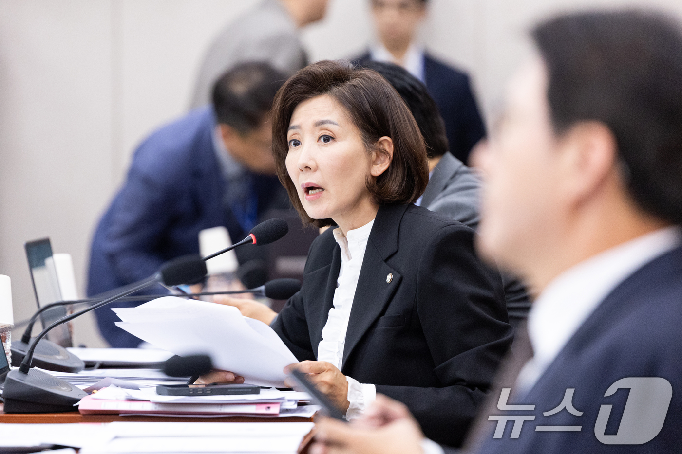 (서울=뉴스1) 이승배 기자 = 6일 서울 여의도 국회에서 열린 법제사법위원회 제429회국회(정기회) 제12차 전체회의에서 나경원 국민의힘 의원이 질의하고 있다. 2025.11.6 …
