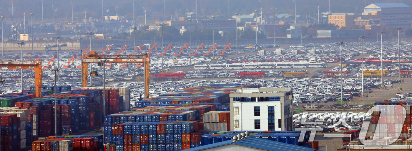 (평택=뉴스1) 김명섭 기자 = 한국은행이 6일 발표한 '2025년 9월 국제수지'에 따르면, 경상수지는 134억 7000만 달러 흑자로 잠정 집계됐다. 월별 경상수지로는 역대 2 …