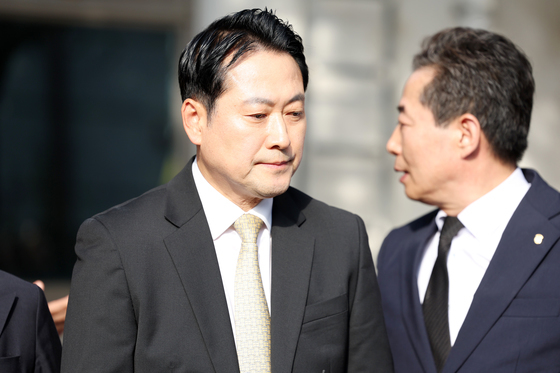 장동혁, 연말·연초 당 지지율 상승세 만들어낼까…중도층 흡수 관건