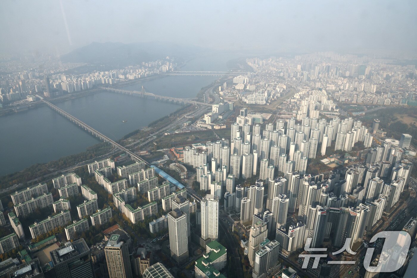 본문 이미지 - 서울 도심 아파트 단지. &#40;자료사진&#41;2025.11.6/뉴스1 ⓒ News1 이광호 기자