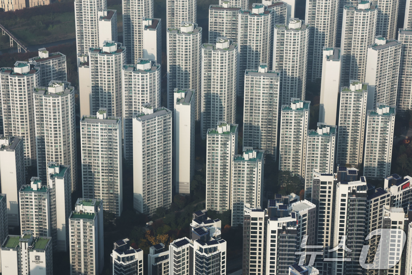 (서울=뉴스1) 이광호 기자 = 10·15 부동산 대책 시행 이후 서울 아파트 평균 매매 가격 상승세가 2주 연속 둔화한 것으로 나타났다.6일 한국부동산원이 발표한 11월 1주(1 …