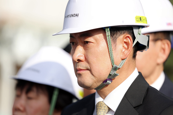 더현대 부지 설명듣는 장동혁