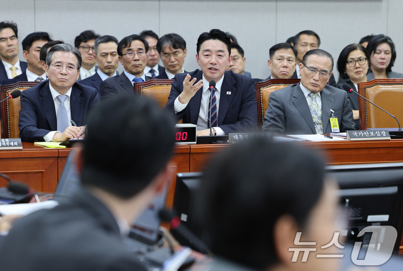 (서울=뉴스1) 신웅수 기자 = 강훈식 대통령 비서실장이 6일 서울 여의도 국회에서 열린 국회운영위원회의 대통령비서실 등에 대한 국정감사에서 주진우 국민의힘 의원 질의에 답변하고 …