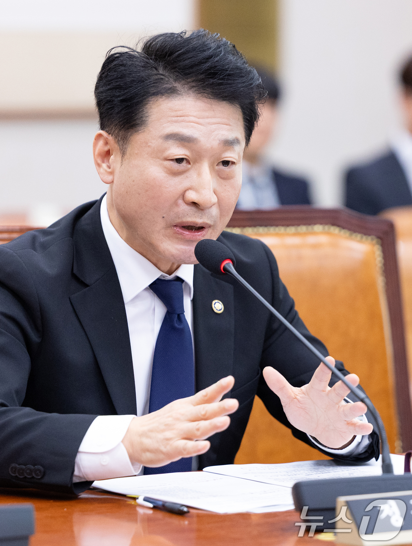 (서울=뉴스1) 이승배 기자 = 이호현 기후에너지환경부 제2차관이 6일 서울 여의도 국회에서 열린 법제사법위원회 제429회국회(정기회) 제12차 전체회의에 출석해 의원 질의에 답변 …