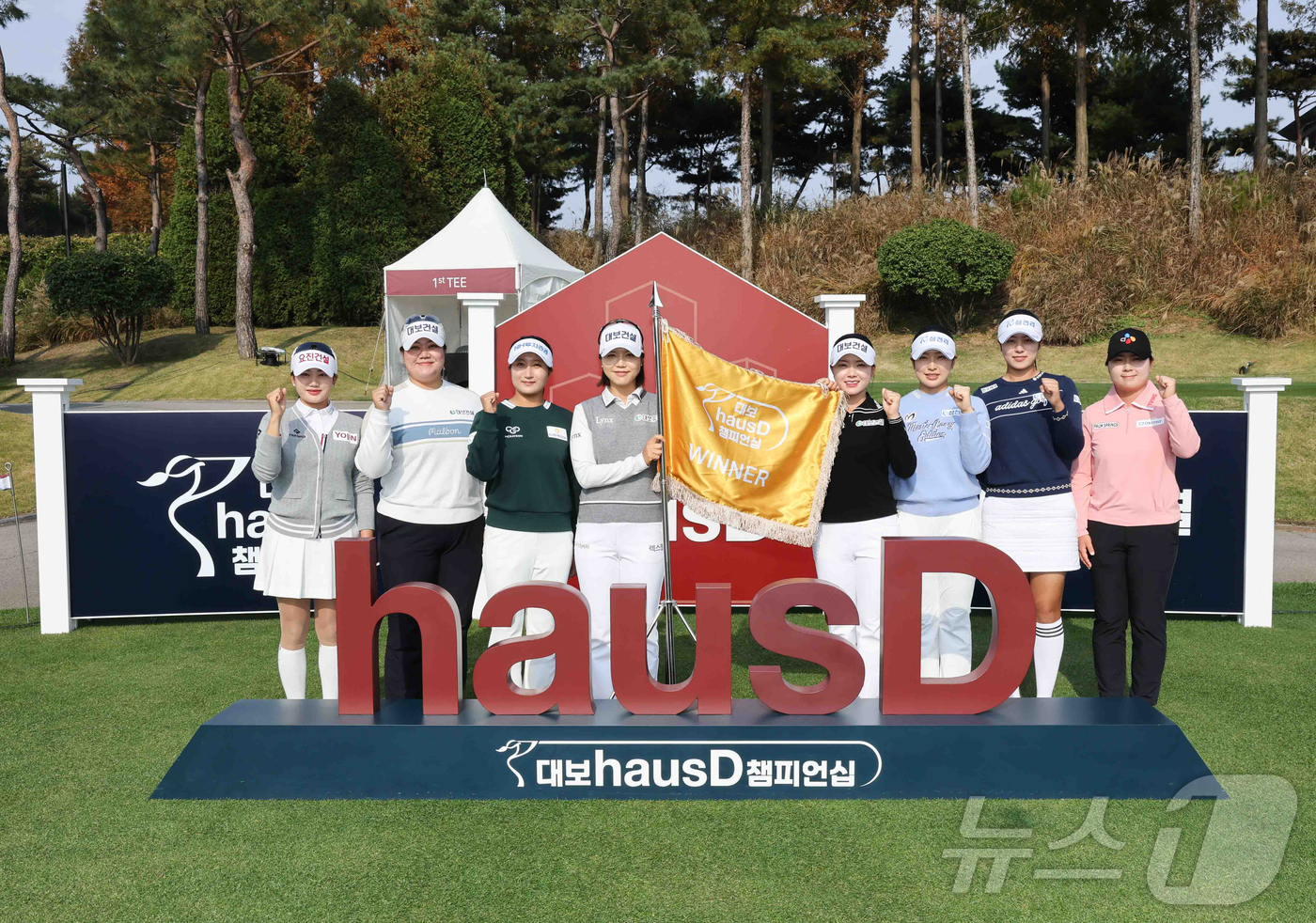 (서울=뉴스1) = 6일 경기 파주에 위치한 서원힐스 CC에서 열린 '대보 하우스디 챔피언십' 포토콜에서 선수들이 포즈를 취하고 있다. (KLPGA 제공. 재판매 및 DB 금지) …