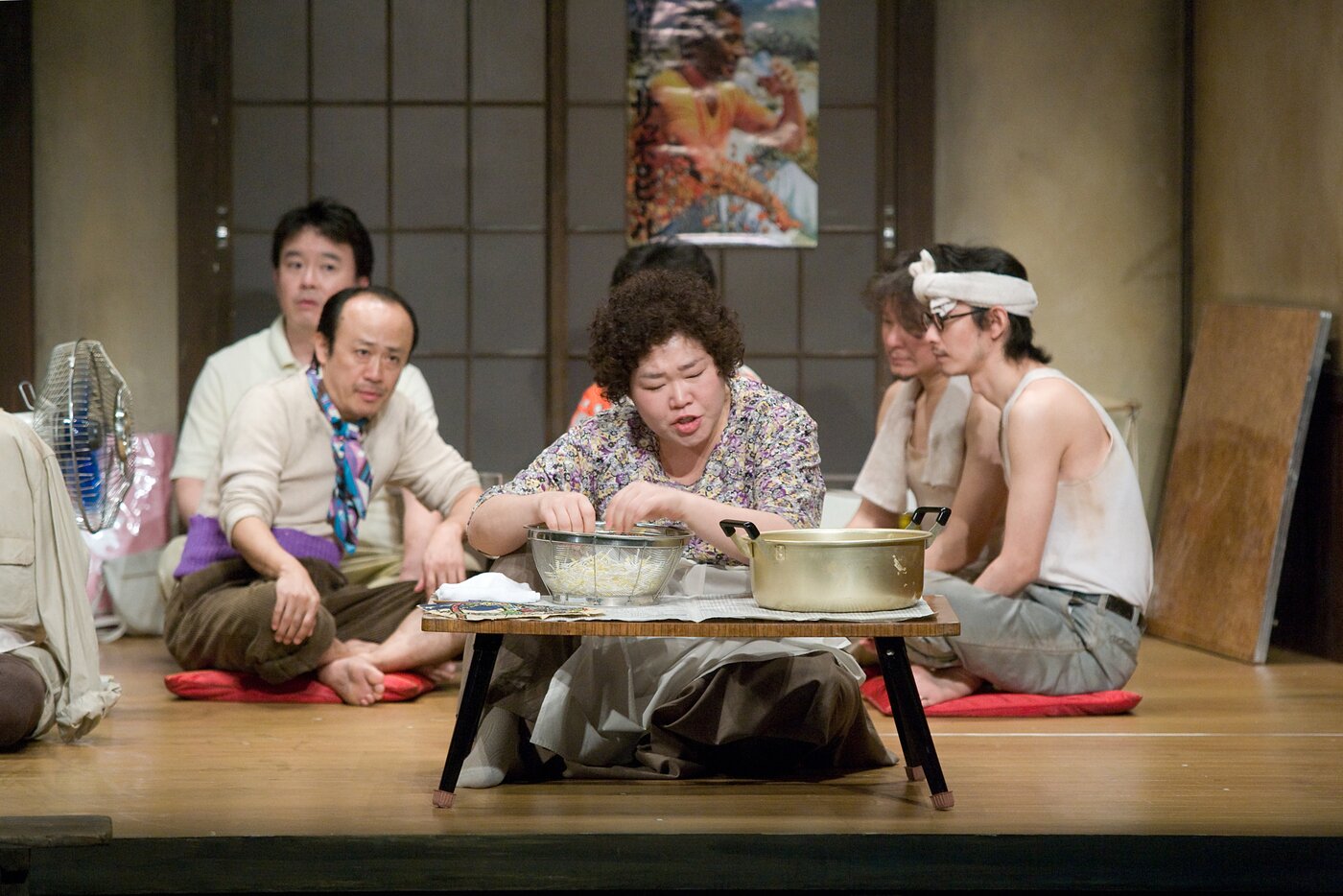 본문 이미지 - 연극 &#39;야끼니꾸 드래곤&#39; 공연 사진&#40;예술의전당 제공&#41;