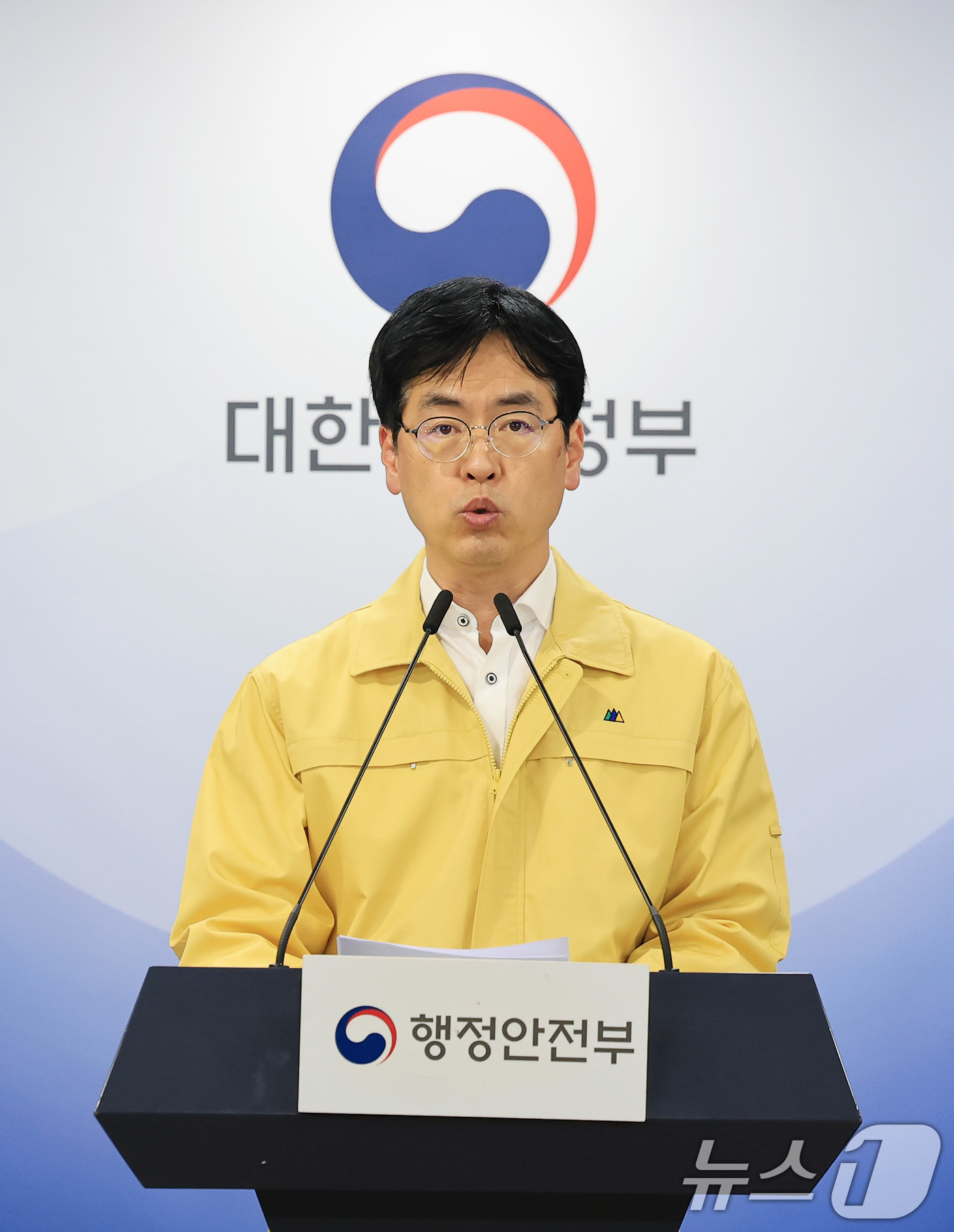 (서울=뉴스1) 임세영 기자 = 김민재 행정안전부 차관이 6일 서울 종로구 정부서울청사에서 국가정보자원관리원 행정정보시스템 화재 관련 중대본 브리핑을 하고 있다. 2025.11.6 …