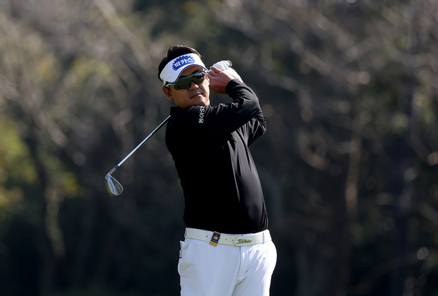 시즌 2승 도전 박상현, KPGA 투어 최종전 1라운드 공동 선두(종합)
