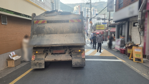 부산 광안동 이면도로서 덤프트럭에 치인 60대 숨져
