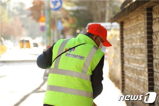 원주시설공단의 '환경미화원 가로청소 업무단축' 진통…왜?