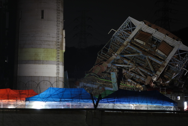 울산 화력발전소 붕괴, 장관급 회의…"매몰자 구조 최우선"(종합)