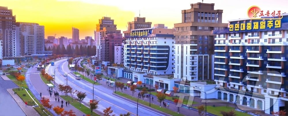 본문 이미지 - (평양 노동신문=뉴스1) = 북한 노동당 기관지 노동신문은 7일 "단풍계절을 맞아 더욱 아름다워진 수도의 새 거리들"이라는 제목의 기사를 보도했다. [국내에서만 사용가능. 재배포 금지. DB 금지. For Use Only in the Republic of Korea. Redistribution Prohibited] rodongphoto@news1.kr