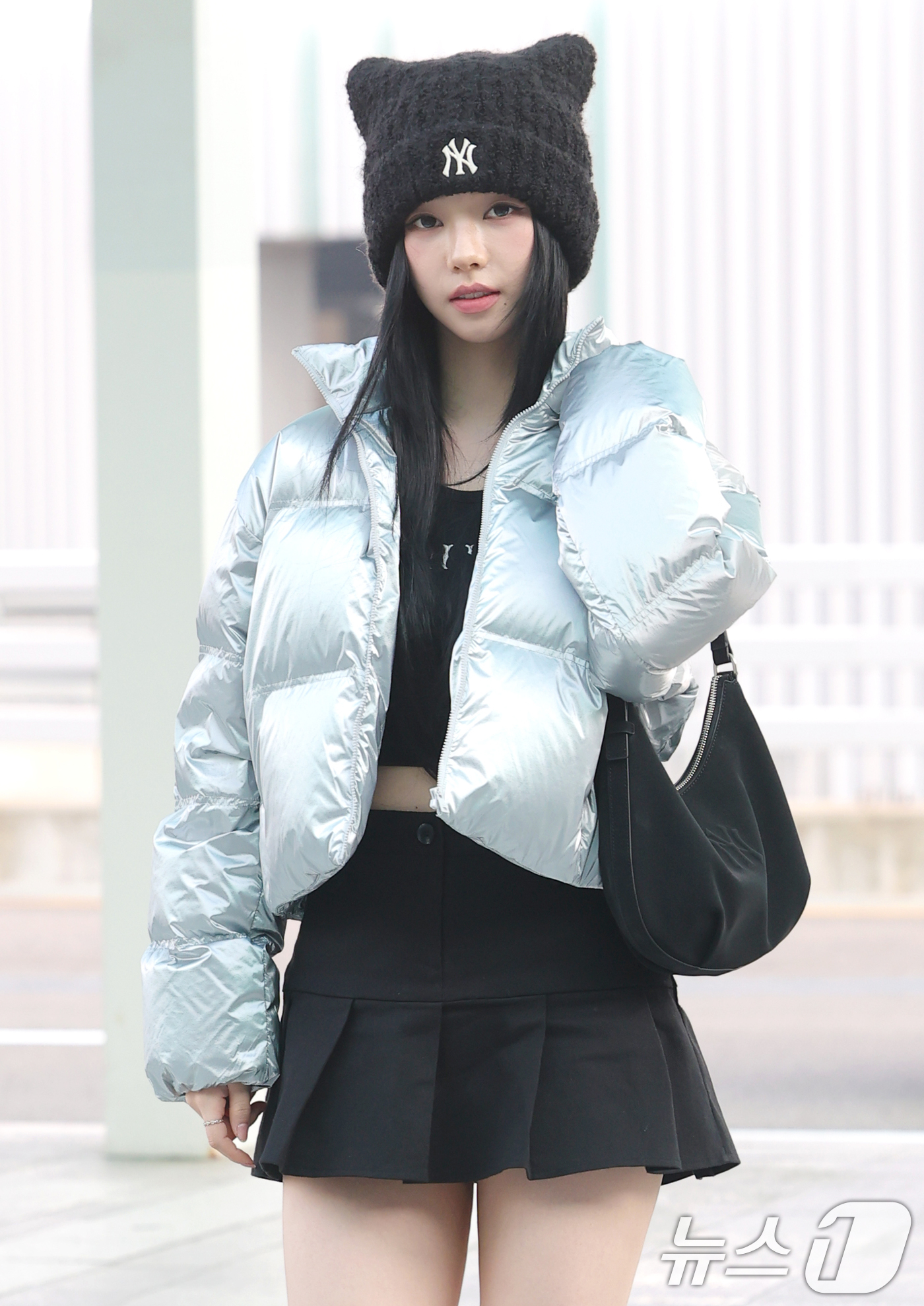 (인천공항=뉴스1) 권현진 기자 = 에스파 카리나가 해외 일정을 위해 7일 오전 인천공항을 통해 일본으로 출국하고 있다. 2025.11.7/뉴스1