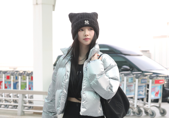 출국하랬더니 화보 먼저 찍고 가는 카리나