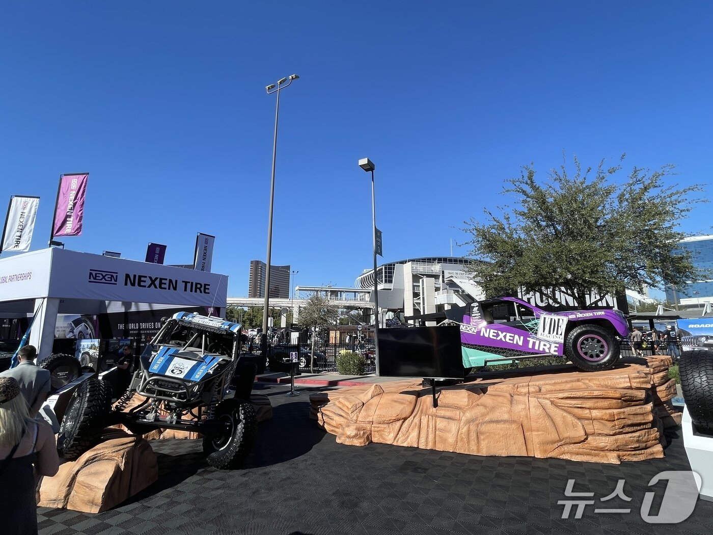 본문 이미지 - 지난 4일&#40;현지시각&#41;부터 나흘간 미국 라스베이거스에서 열린 북미 최대 자동차 부품 전시회 &#39;세마쇼 2025&#39;에서 넥센타이어가 부스를 차린 모습&#40;넥센타이어 제공&#41;. 2025.11.07.