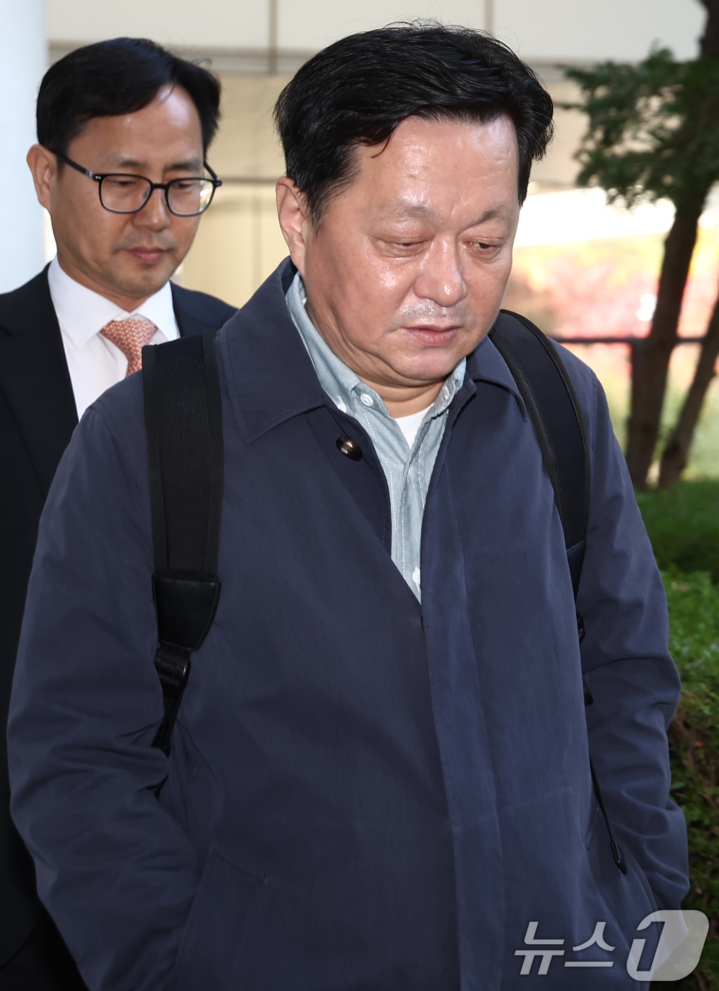 (서울=뉴스1) 김민지 기자 = 정진상 전 더불어민주당 대표실 정무조정실장이 7일 오전 서울 서초구 서울중앙지법에서 열린 특정범죄가중처벌등에관한법률위반(뇌물) 등 혐의 관련 공판에 …