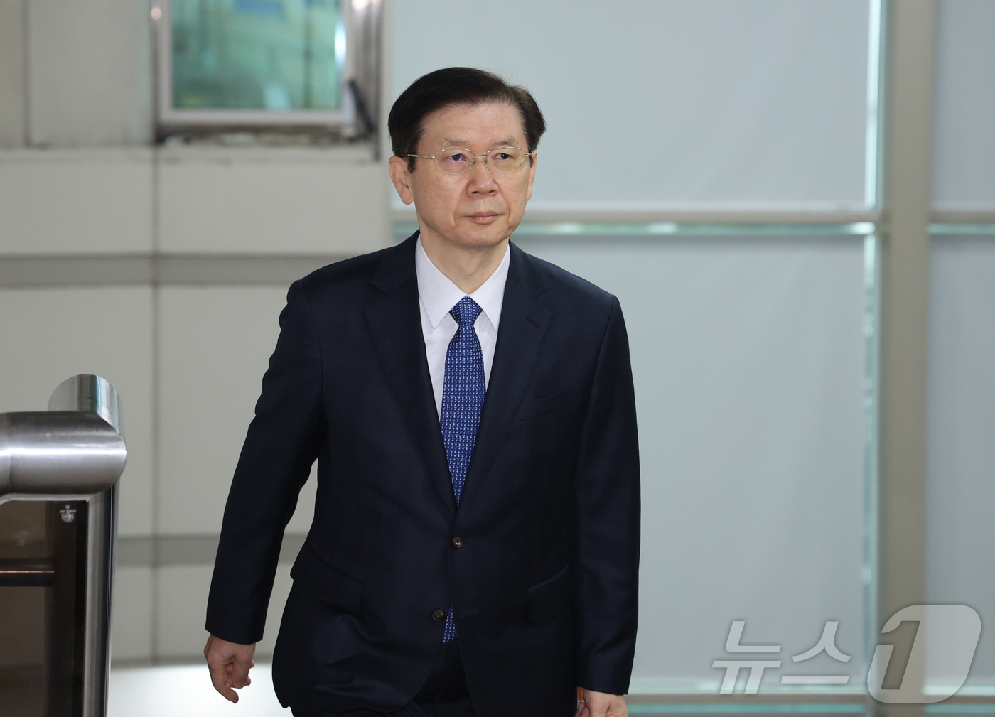 (서울=뉴스1) 김민지 기자 = 박종준 전 대통령경호처장이 7일 오전 서울 서초구 서울중앙지법에서 열린 윤석열 전 대통령의 특수공무집행방해 등 혐의 속행 공판에 증인으로 출석하고 …