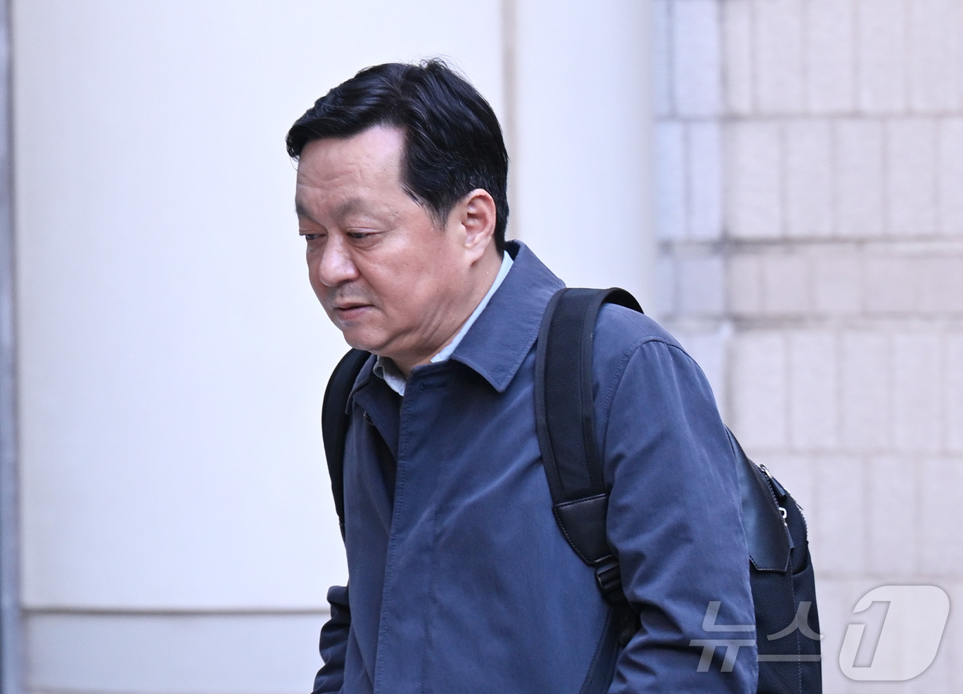 (서울=뉴스1) 김민지 기자 = 정진상 전 더불어민주당 대표실 정무조정실장이 7일 오전 서울 서초구 서울중앙지법에서 열린 특정범죄가중처벌등에관한법률위반(뇌물) 등 혐의 관련 공판에 …