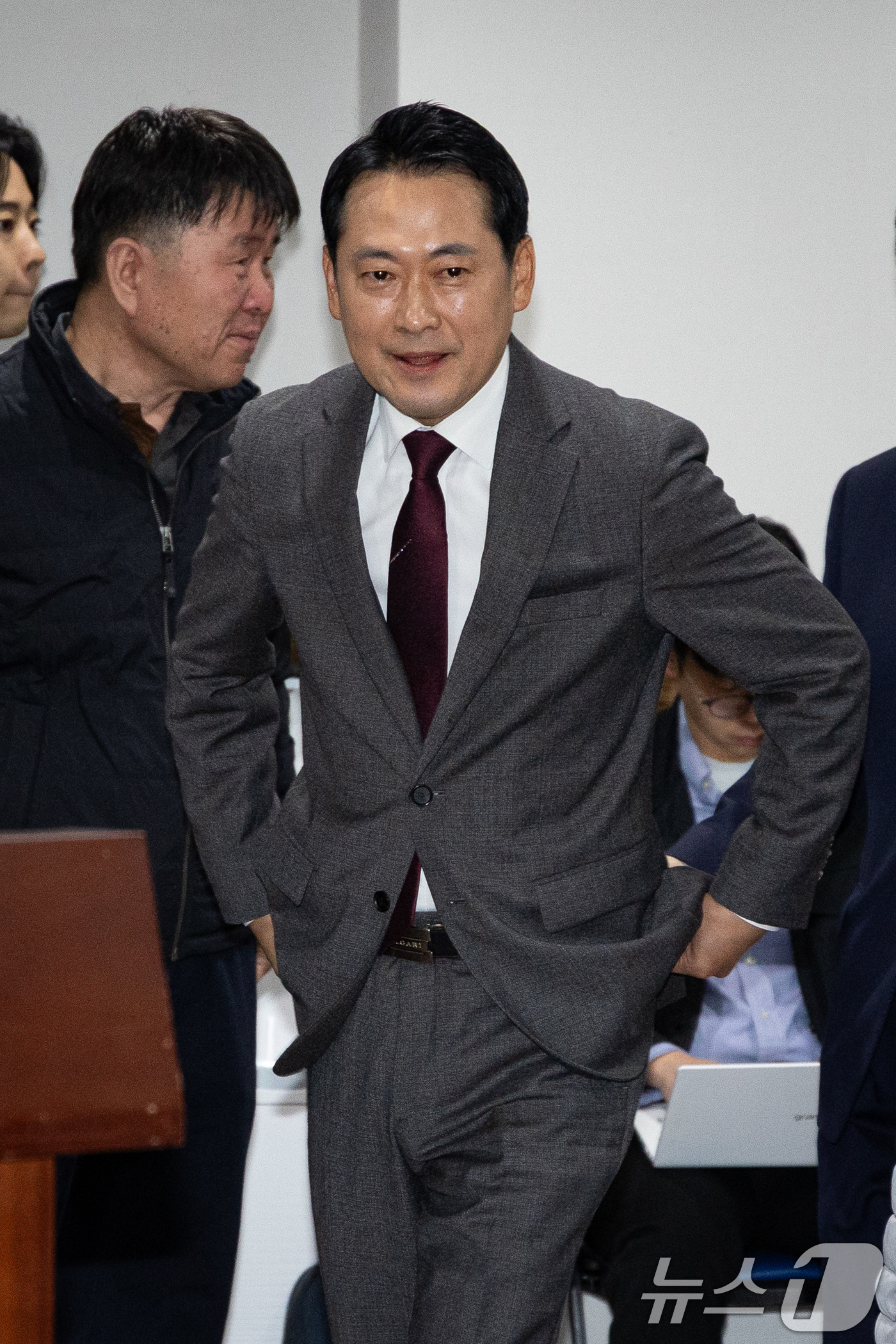 (용인=뉴스1) 유승관 기자 = 장동혁 국민의힘 대표가 7일 경기 용인시 수지구 내 한 아파트 커뮤니티센터에서 열린 부동산 정책 정상화 특별위원회 - 부동산 대책 경기도 현장 간담 …