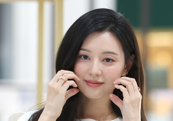 김지원, 볼 하트에 녹네녹아