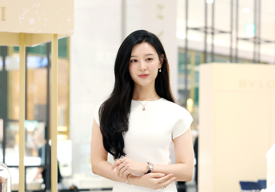 김지원, 고혹적인 자태