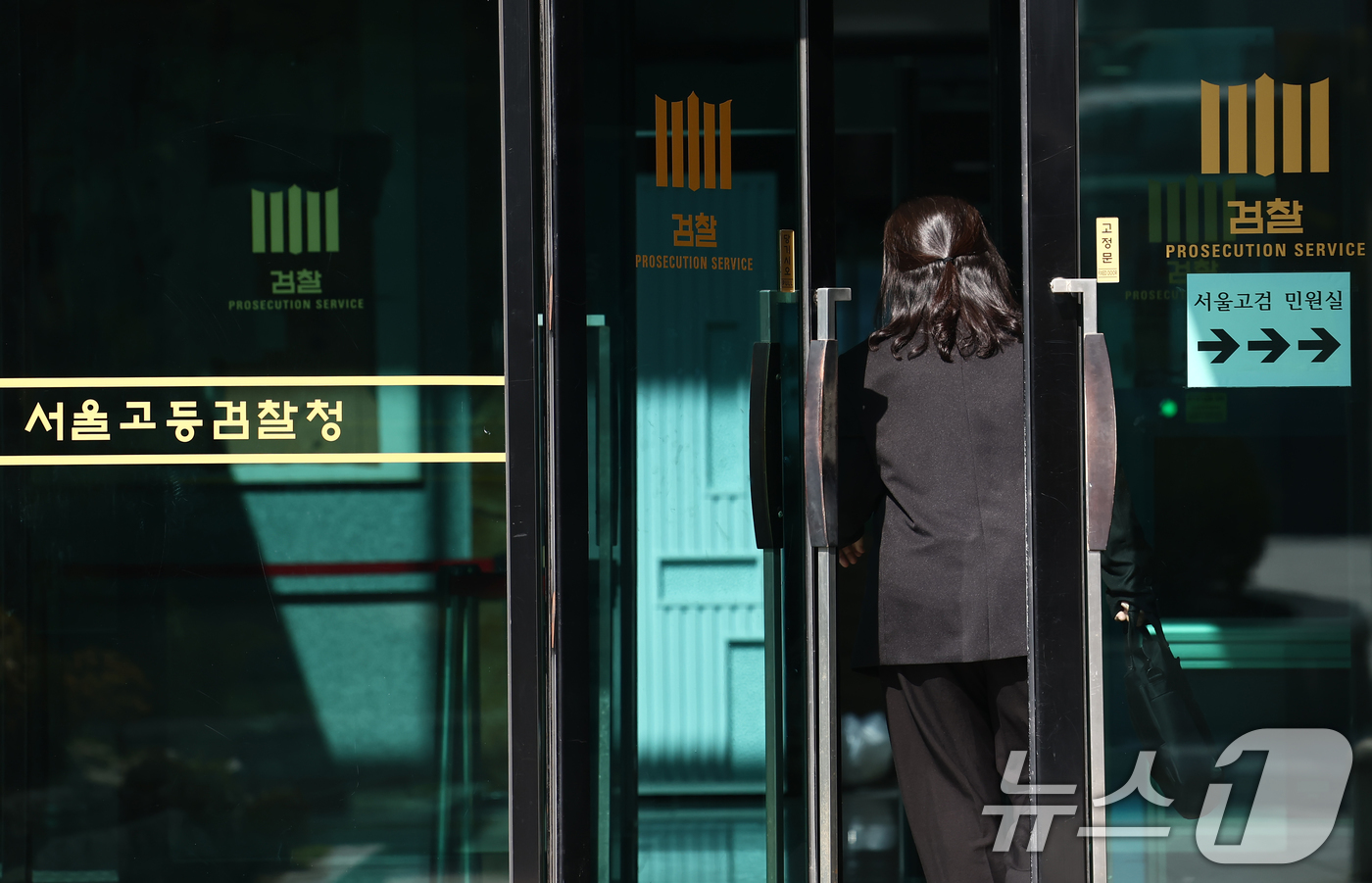 (서울=뉴스1) 김민지 기자 = 이재명 대통령이 12·3 비상계엄 사태를 수사하는 조은석 특검팀의 활동 기간 추가 연장을 승인했다.대통령실은 7일 언론 공지를 통해 "이 대통령은 …