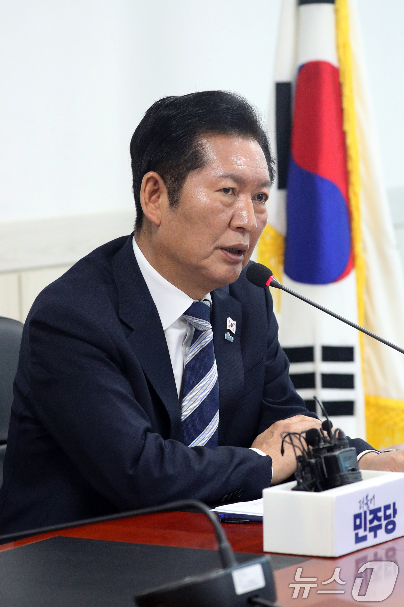 (청주=뉴스1) 김용빈 기자 = 정청래 더불어민주당 대표가 7일 오전 충북 청주시 오송첨단의료산업진흥재단에서 열린 ‘K-바이오 세계 도약을 위한 현장 간담회'에서 인사말을 하고 있 …